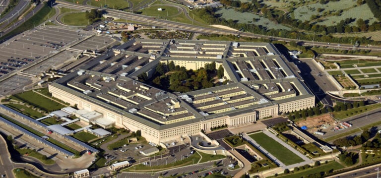 Politico: США призупинили частину оборонної допомоги Україні