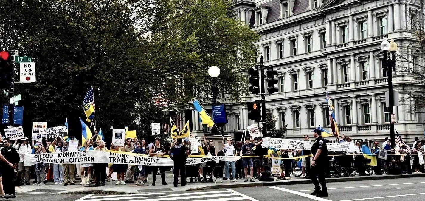 Українські організації мітингували у Вашингтоні під час зустрічі Трампа і Зеленського