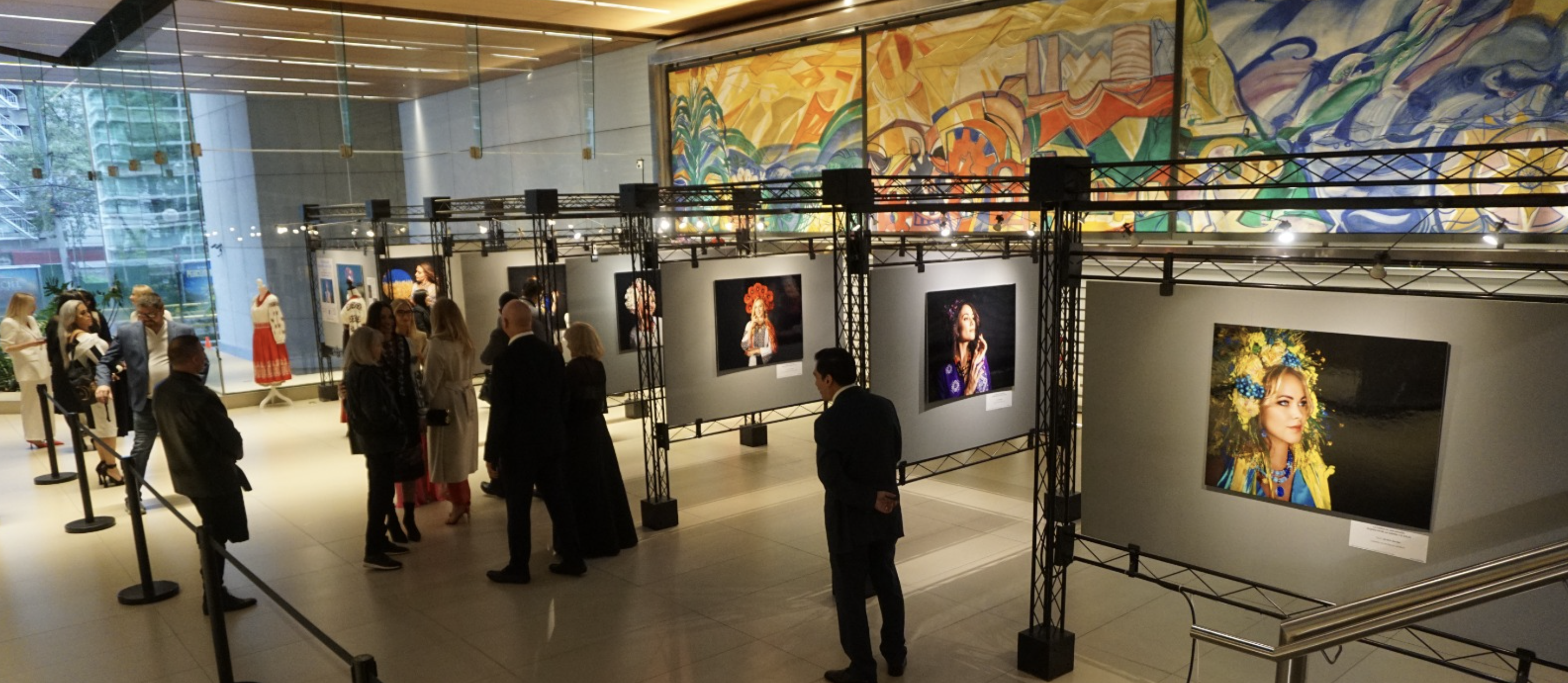 From Kyiv to Mexico City: photo exhibition honors the courage and and culture of Ukrainian women in wartime