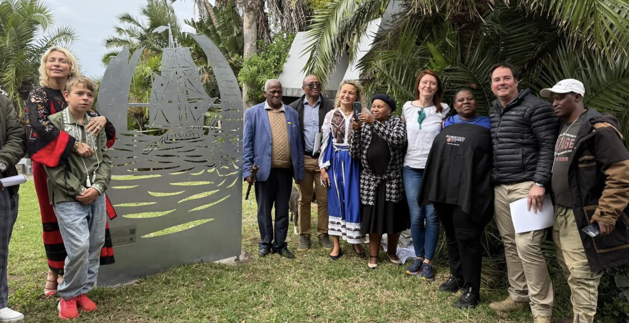 Ucranianos en Sudáfrica presentan un cartel informativo en la bahía de Mazepa en honor al Getman