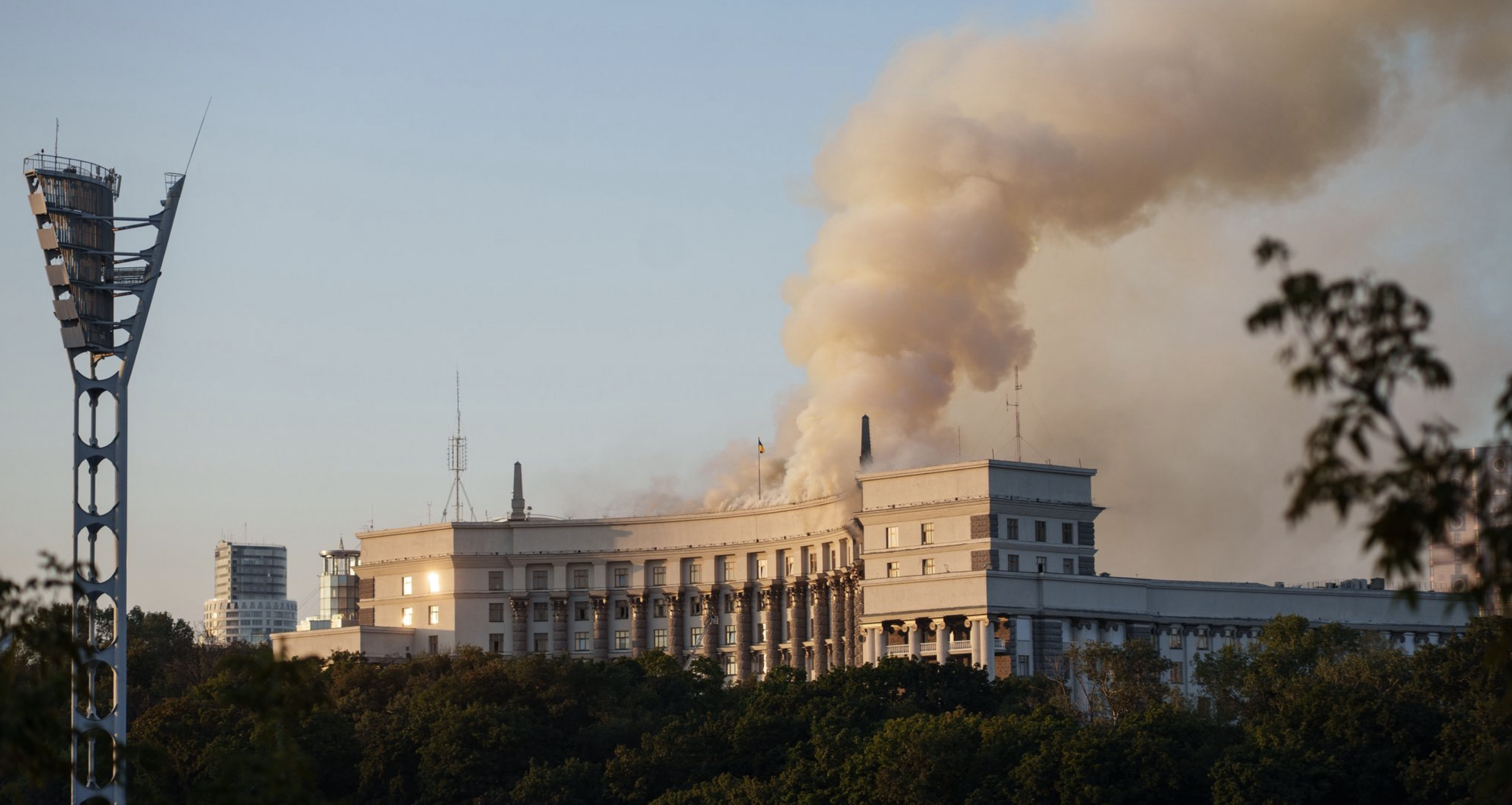 Росія вперше вдарила по будівлі уряду в Києві під час рекордної атаки