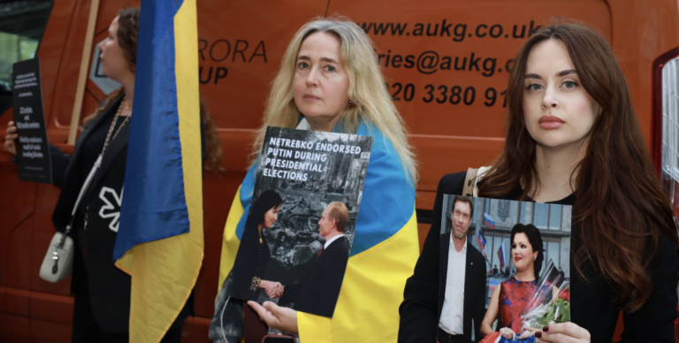 Ucranianos encienden la sirena en Londres durante la actuación de la cantante de ópera pro-Putin, Netrebko