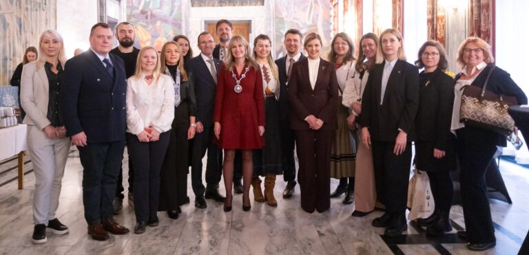 В Осло відкрили пам’ятник королеві Єлизаветі Ярославні: громада долучилася