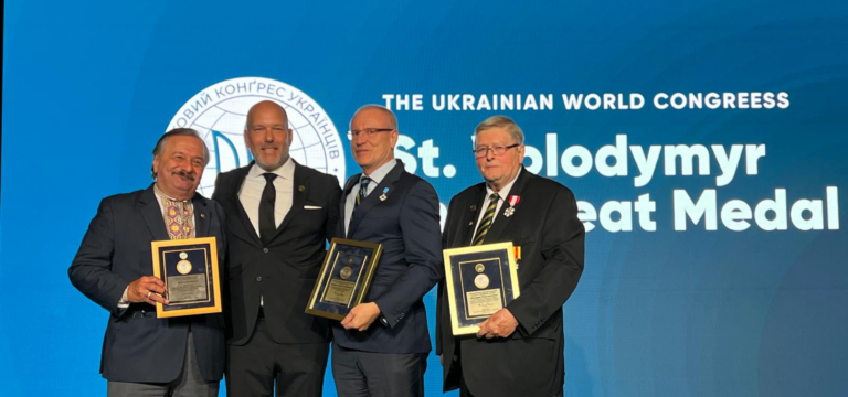 El CMU condecoró a los ucranianos de Canadá con la medalla de San Volodímir