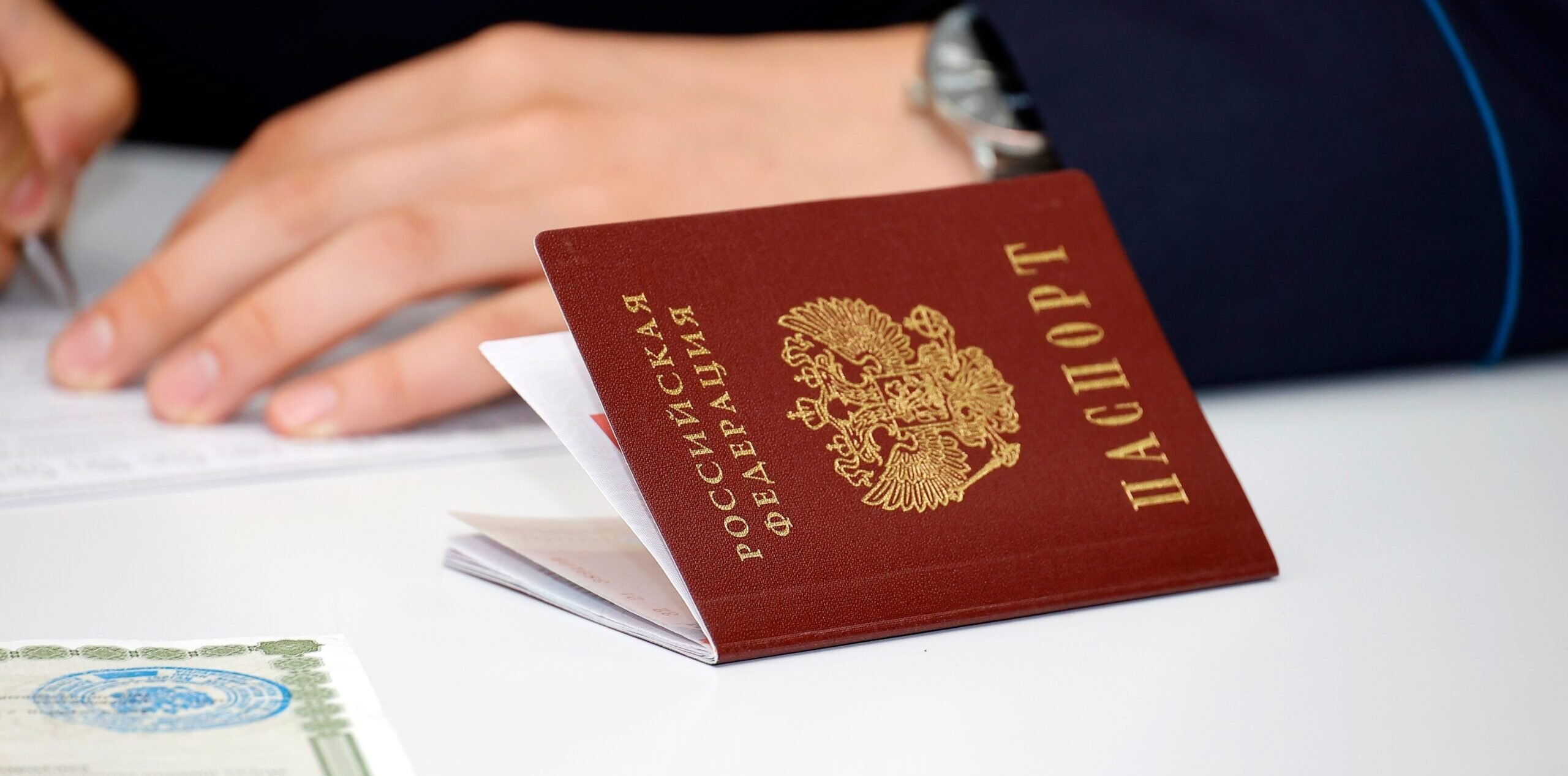 Politico: EU to tighten visa rules for Russians