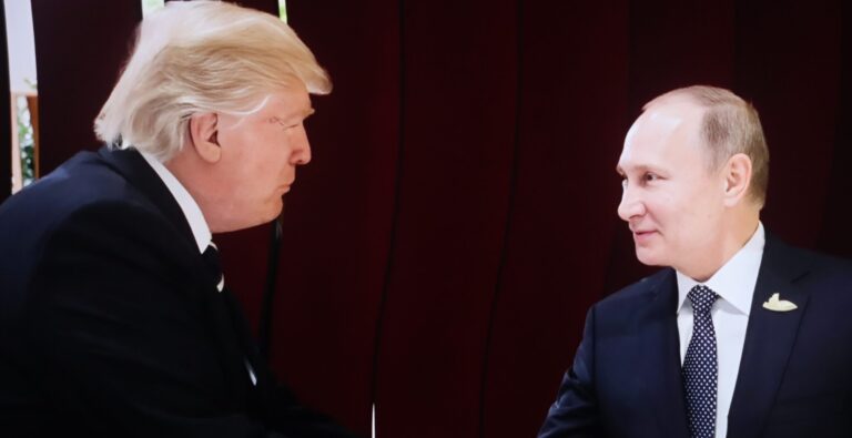 Peter Dickinson: Mientras Trump habla de paz, Putin intensifica sus esfuerzos para destruir Ucrania