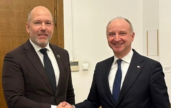 ca3113cd-08ca-4799-9253-cf020e5750c1