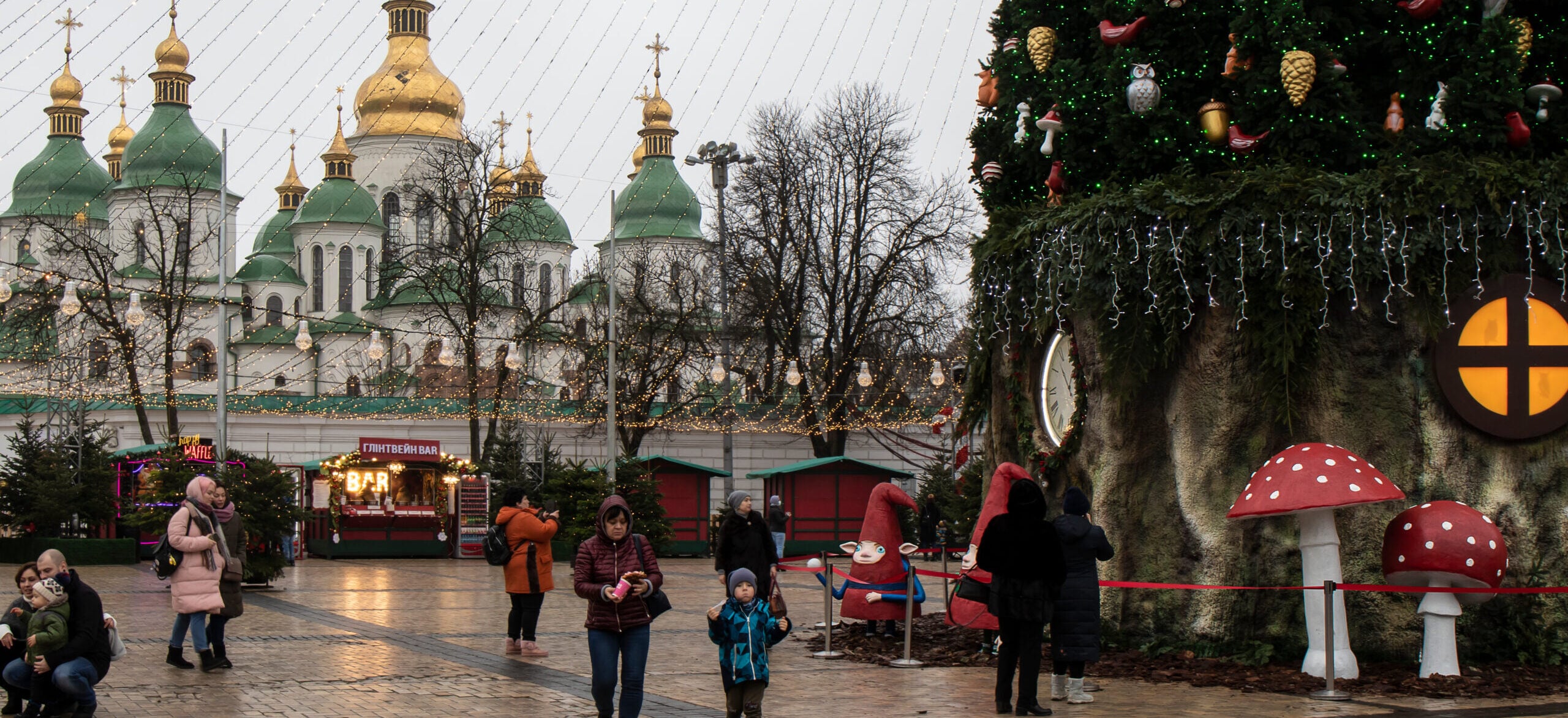 Survey: Ukrainians plan to share their Christmas budget with charity