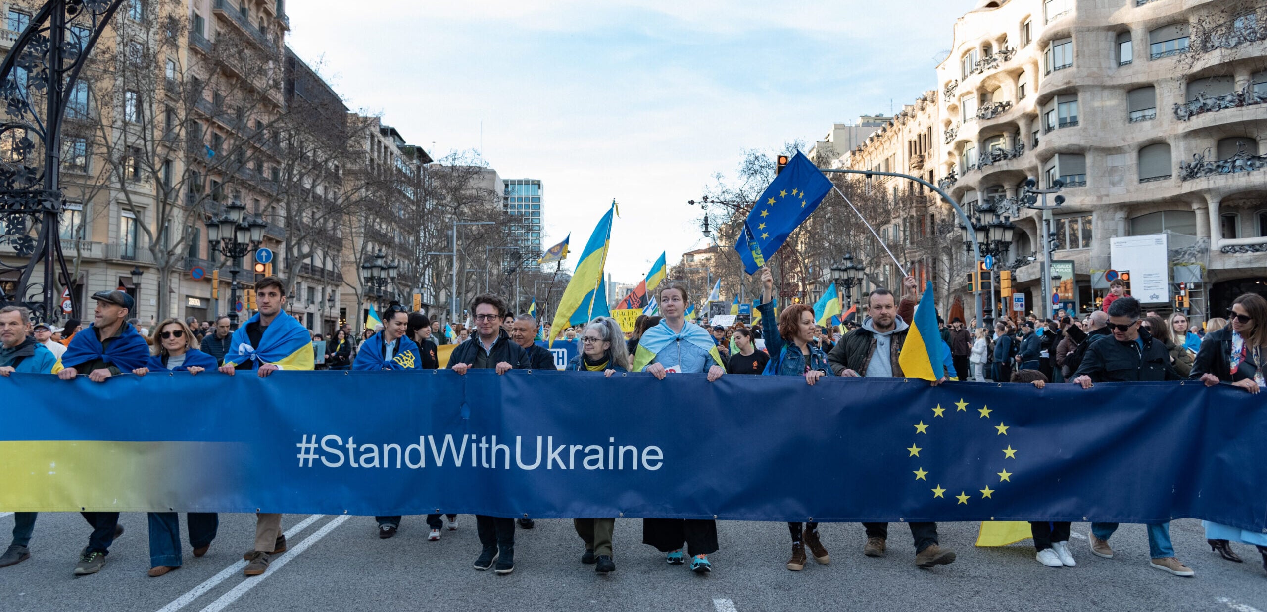 Ukraine amid shifting geopolitics: the role of communities