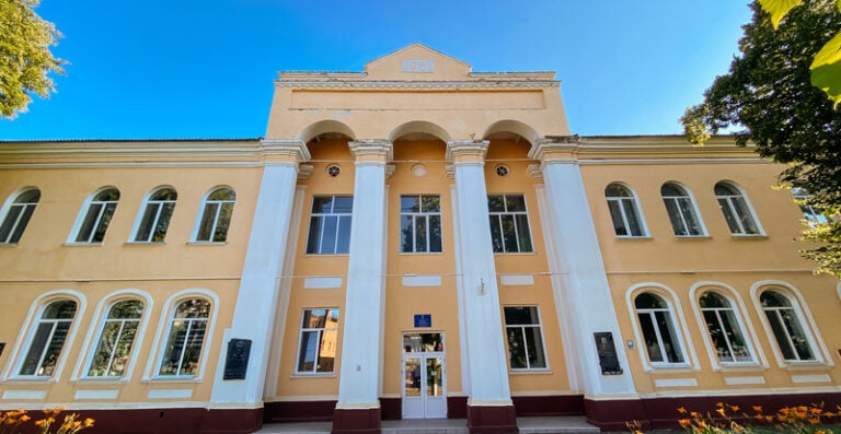 Як допомога Energize Ukraine врятувала навчання в українському ліцеї на тлі обстрілів і відключень